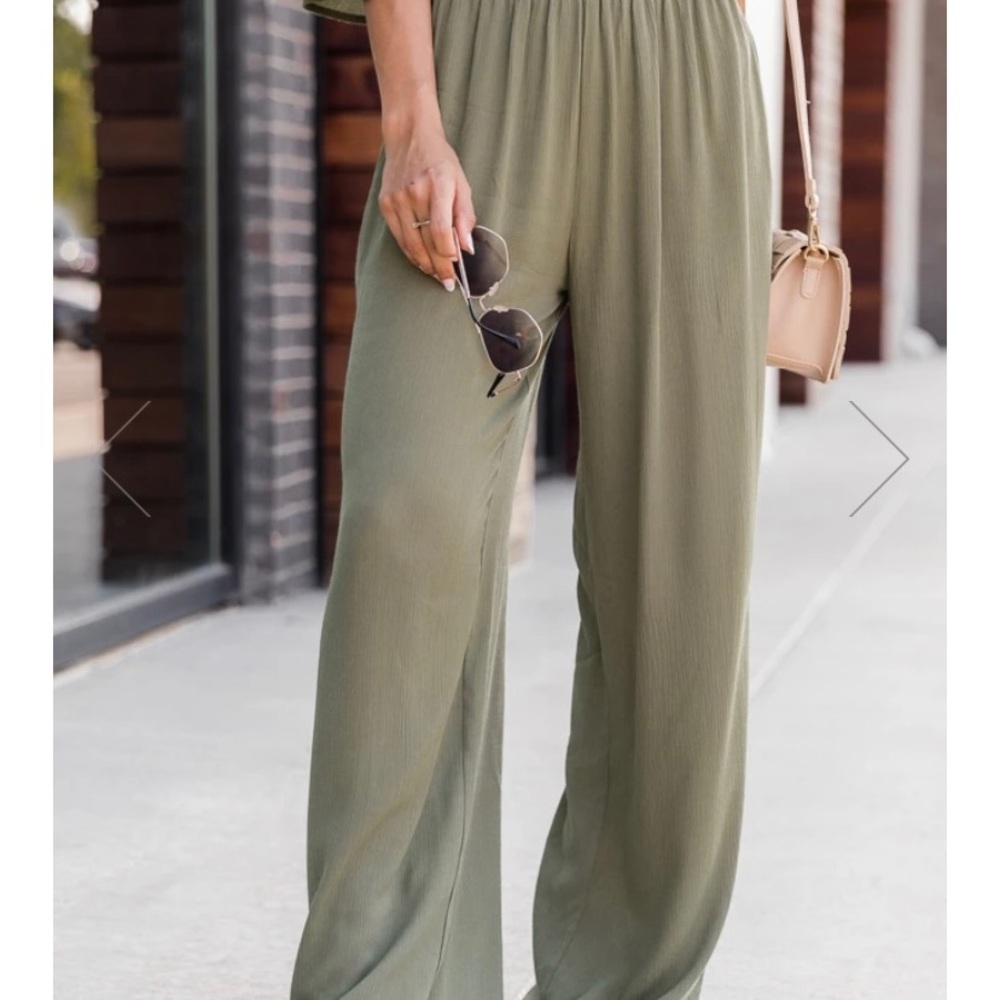 Women’s green wrap cropped blouse and pants - Picture 2 of 2